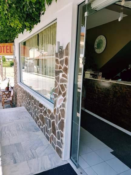 Hotel Paralia 네아 카르발리 외부 사진