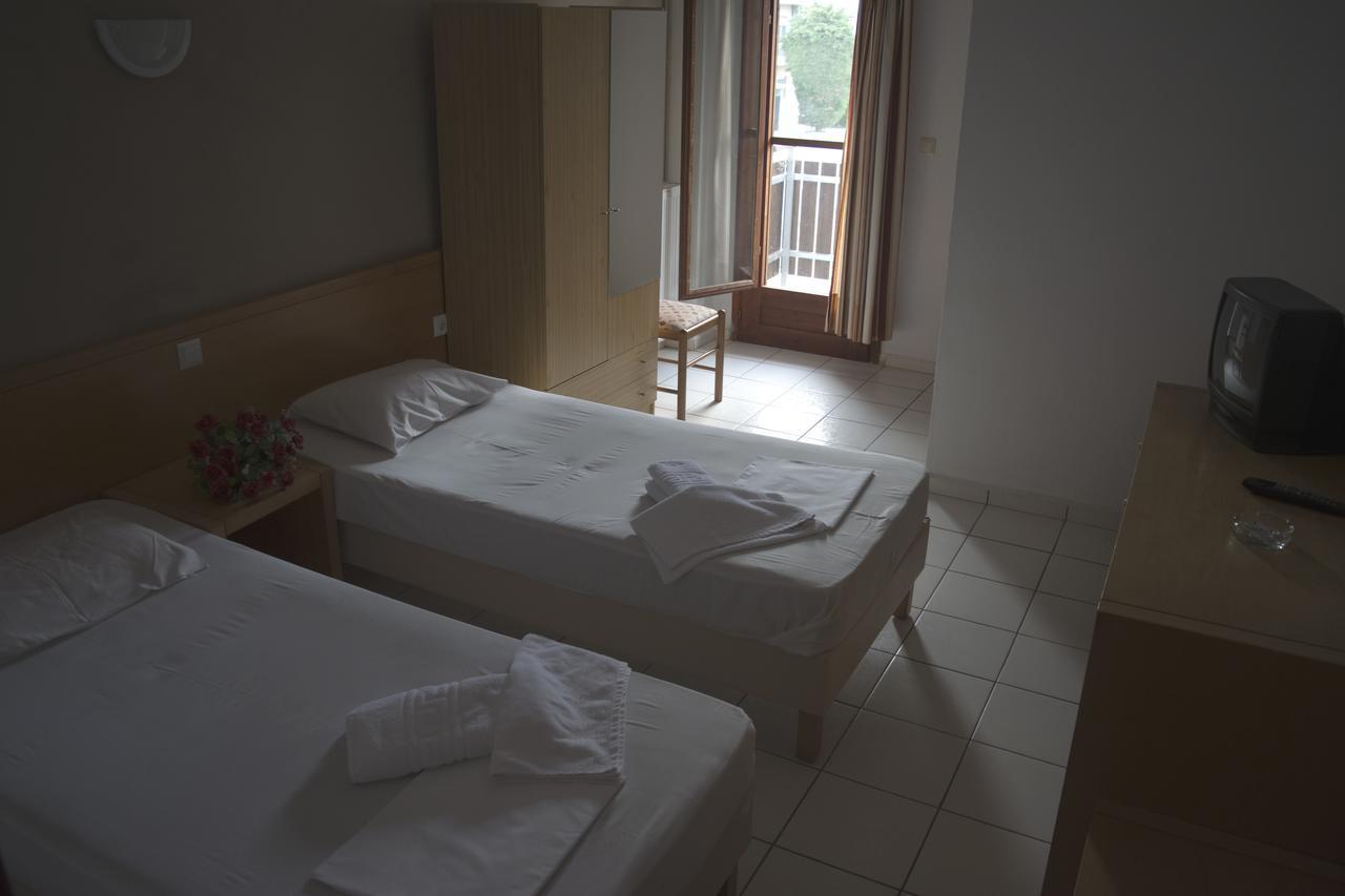 Hotel Paralia 네아 카르발리 외부 사진