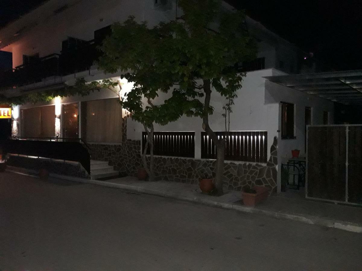 Hotel Paralia 네아 카르발리 외부 사진